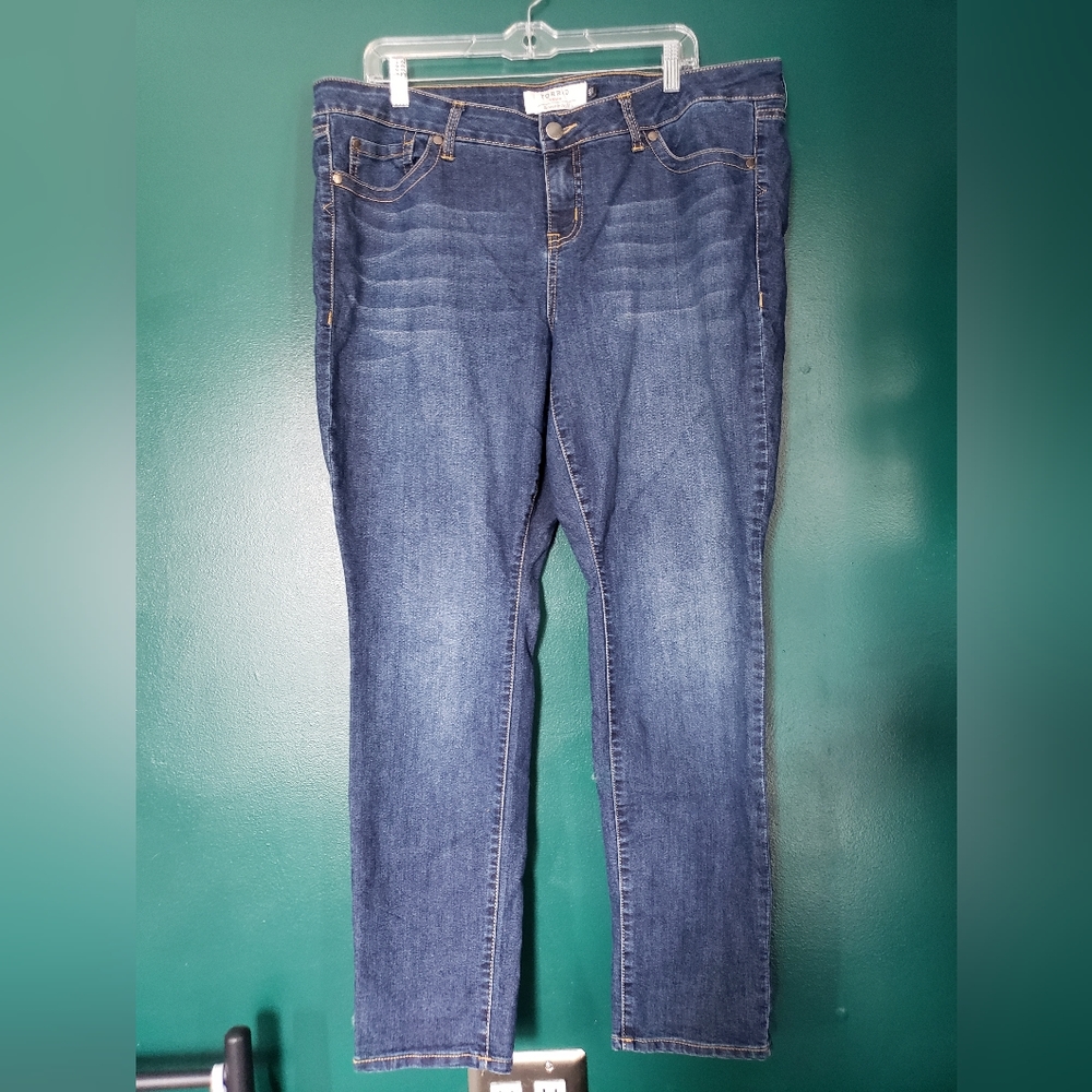 Torrid Skinny medium wash Jeans Plus size 18 S short